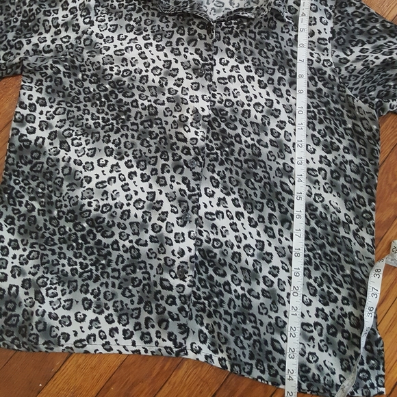 Leopard Print Petite Top - Picture 3 of 6